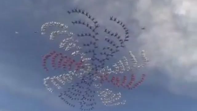 400 путь. 400 Way Skydiving World record. Рекорд мира 400 way. 450-Way formation. Мировой рекорд для аэростатаоблетел землю 11 дней 4 часа 20 минут.